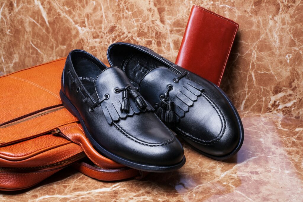 Scarpe nere eleganti da uomo
