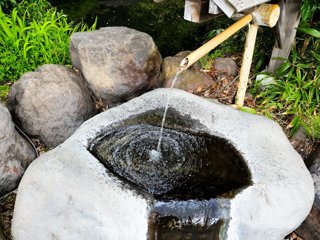 fontana zen di pietra per giardino