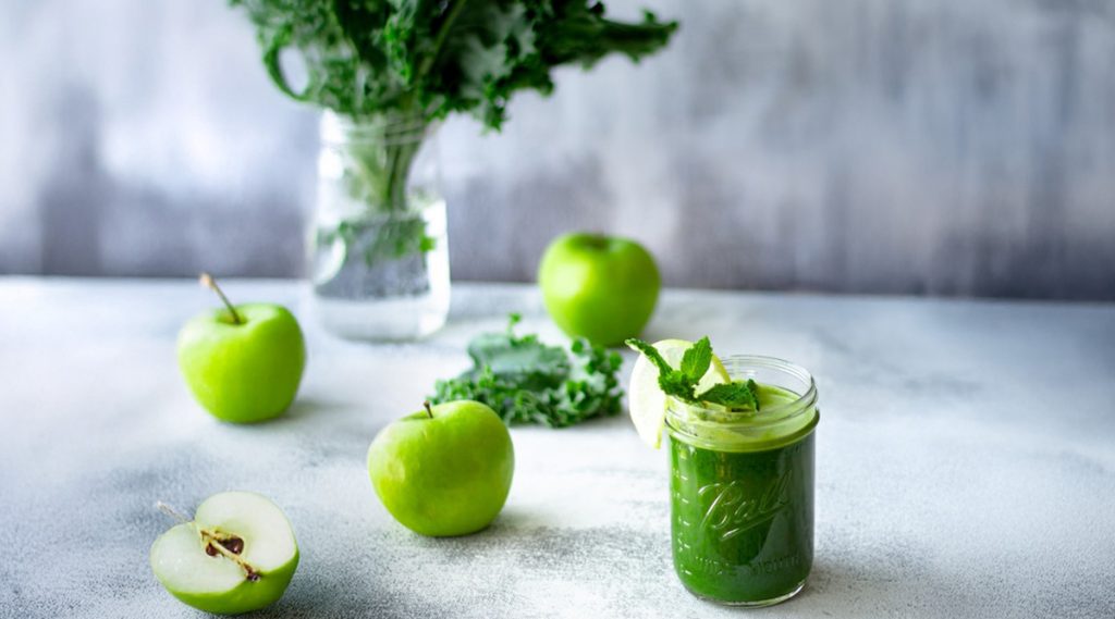 Centrifuga con mela verde