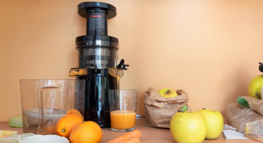 Estrattore con frutta su piano cucina