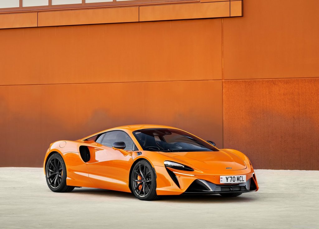 McLaren Artura arancione
