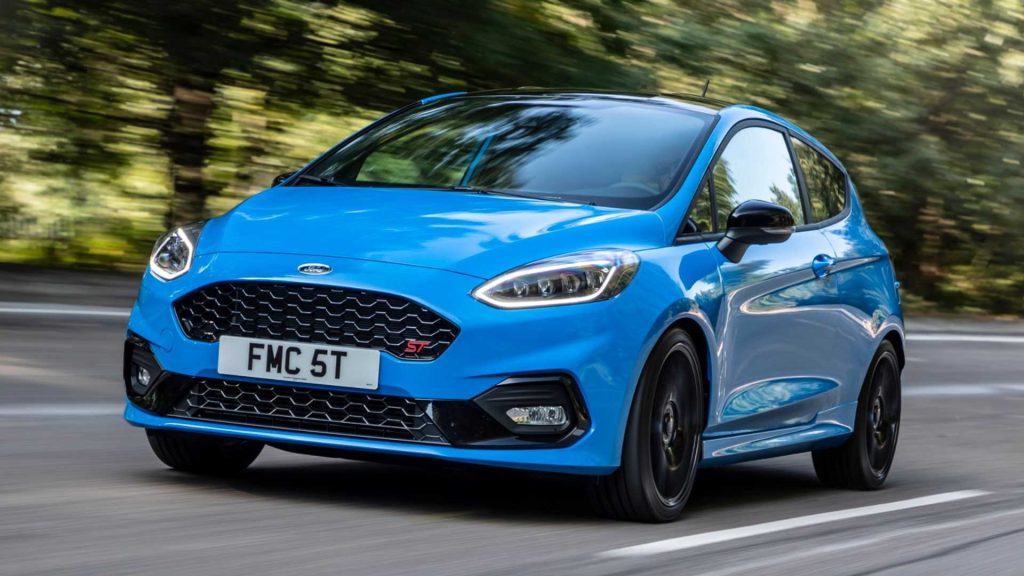 Ford Fiesta ST blu su strada