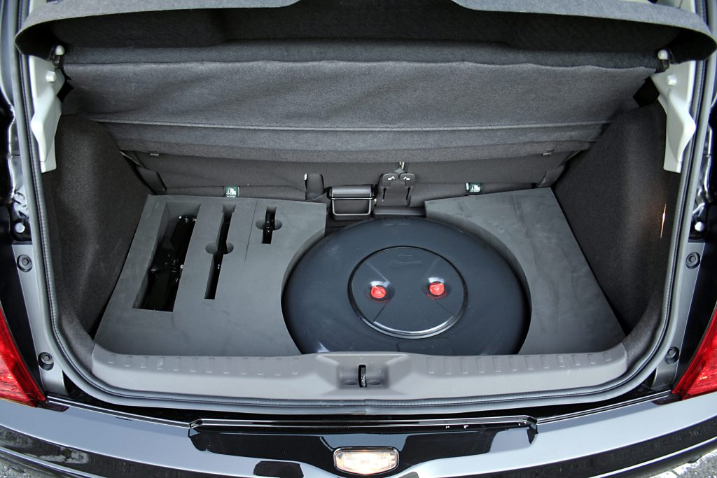 particolare serbatoio auto GPL