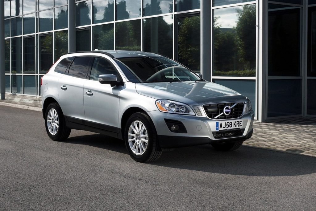 Volvo XC60 grigia 