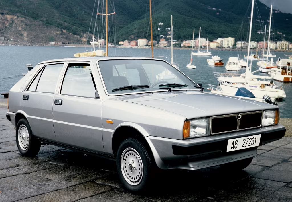 lancia delta grigia del 1979