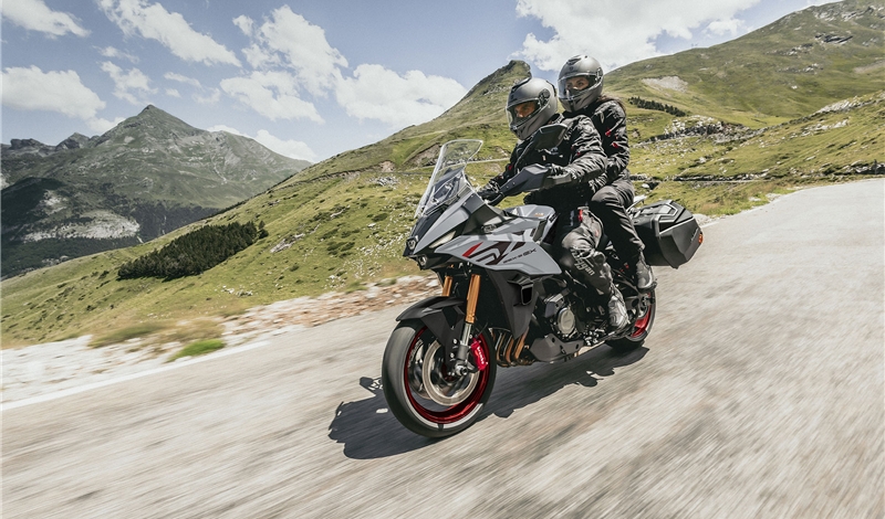 Coppia in mofo su Suzuki GSX