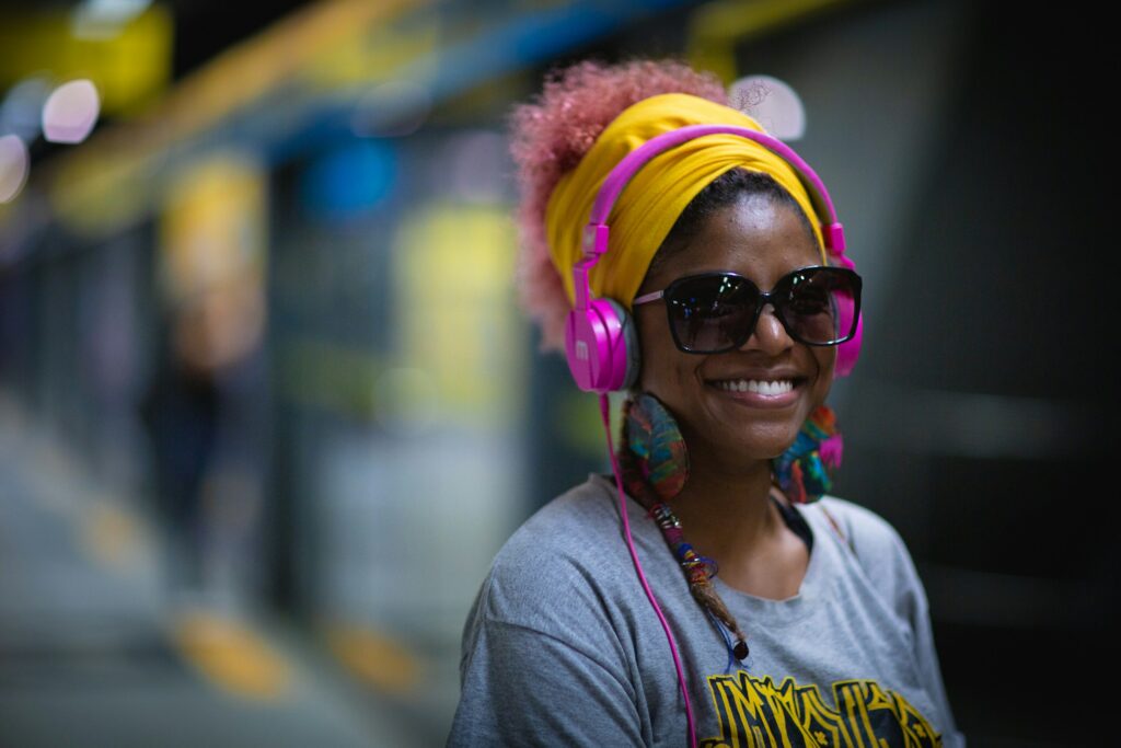ragazza xcon cuffie over-ear