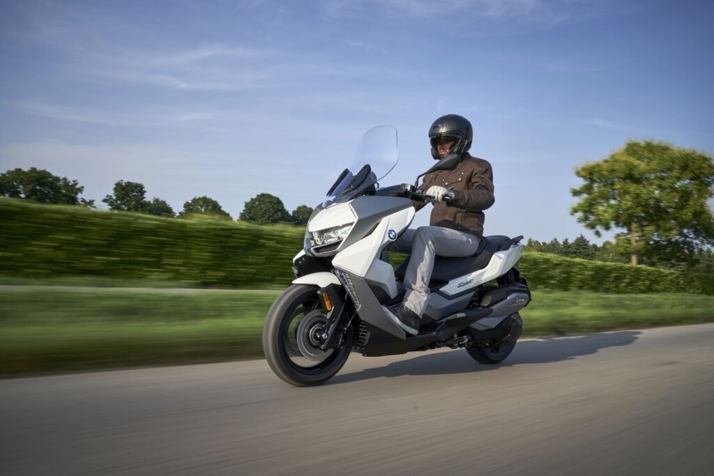 Scooter da viaggio su strada