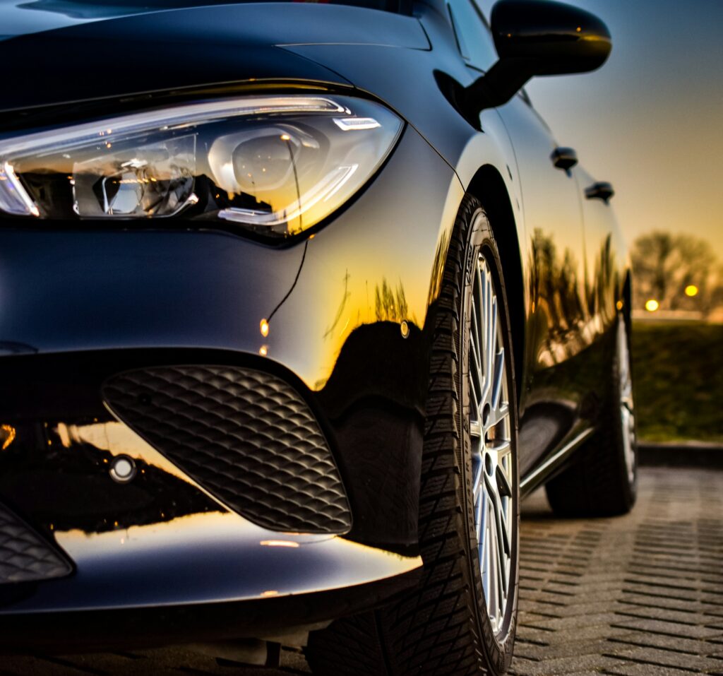 Particolare di auto con riflesso del sole