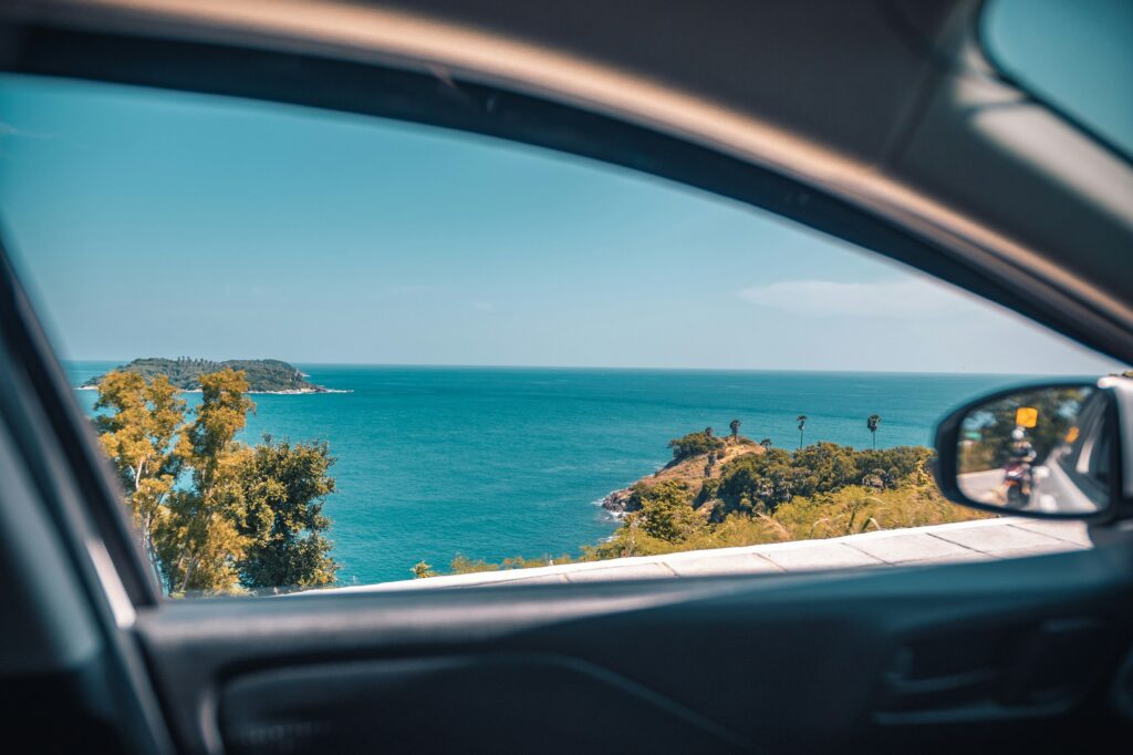 vista mare da finestrino auto